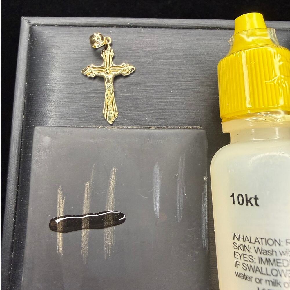 Solid 10k Italian Yellow Gold Jesus On The Cross Pendant 1.1" Tall 0.6" Wide - Picture 5 of 8